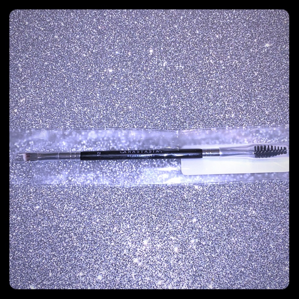 Brush 12 Dual-Ended Firm Angled Brush